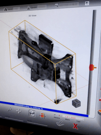 Interface d'un scanner 3D affichant une vue tridimensionnelle d'un objet en cours d'analyse avec des outils de manipulation